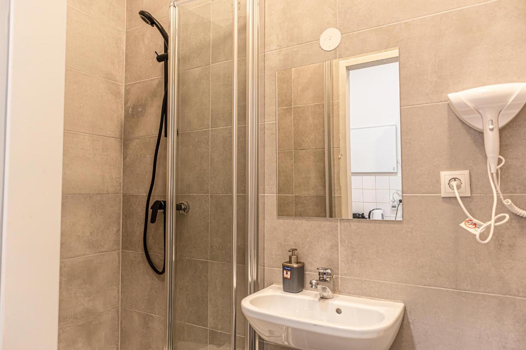 Welcoming 1Br Apt- Near U6 Station Am Schoepfwerk Viena Exterior foto